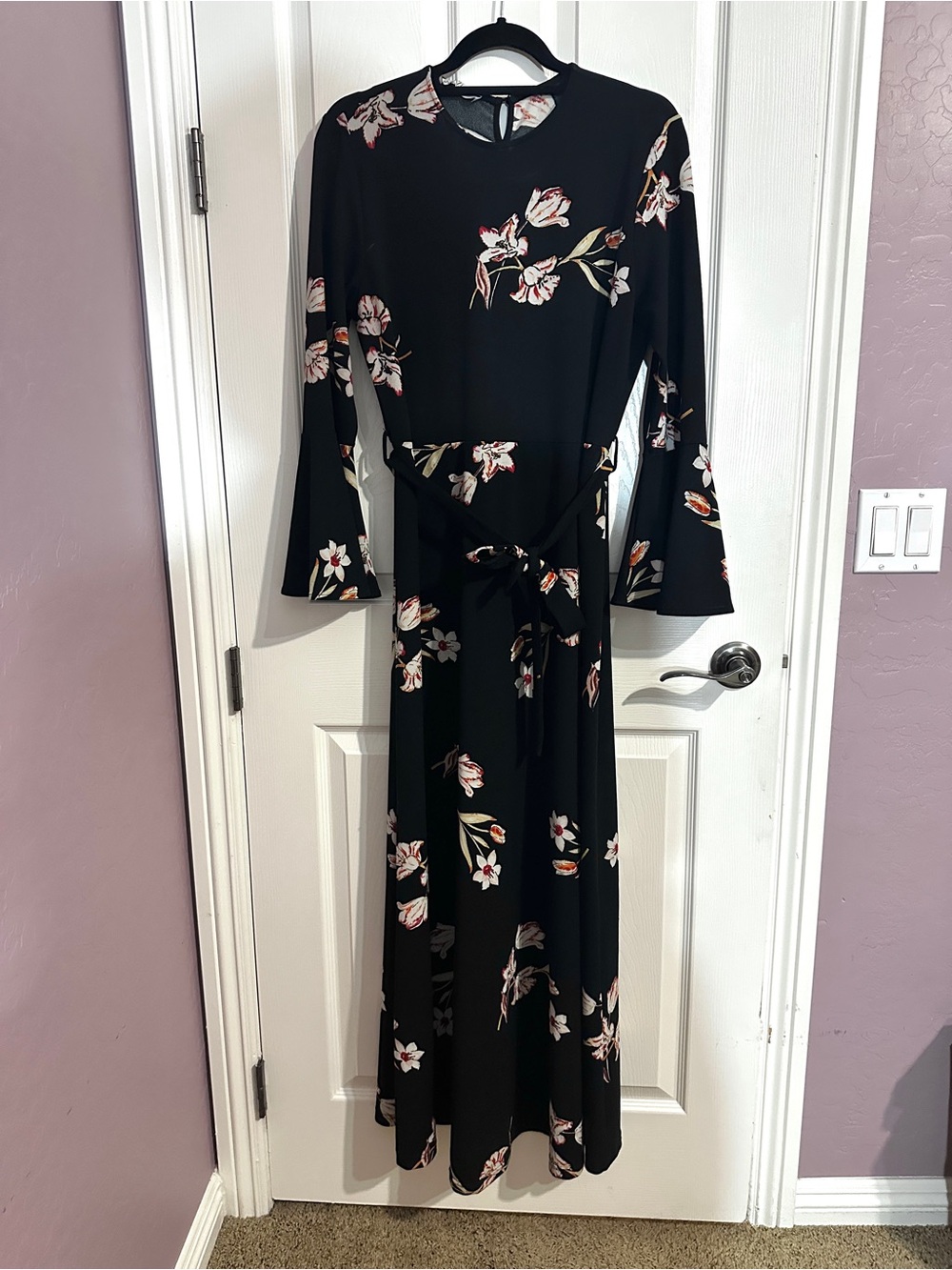 Black Floral Long Sleeve Maxi Dress with Tie Waist size Large